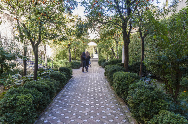 Sevilla 146 - Real Álcazar - jardines Manieristas - Jardín de la Danza.jpg